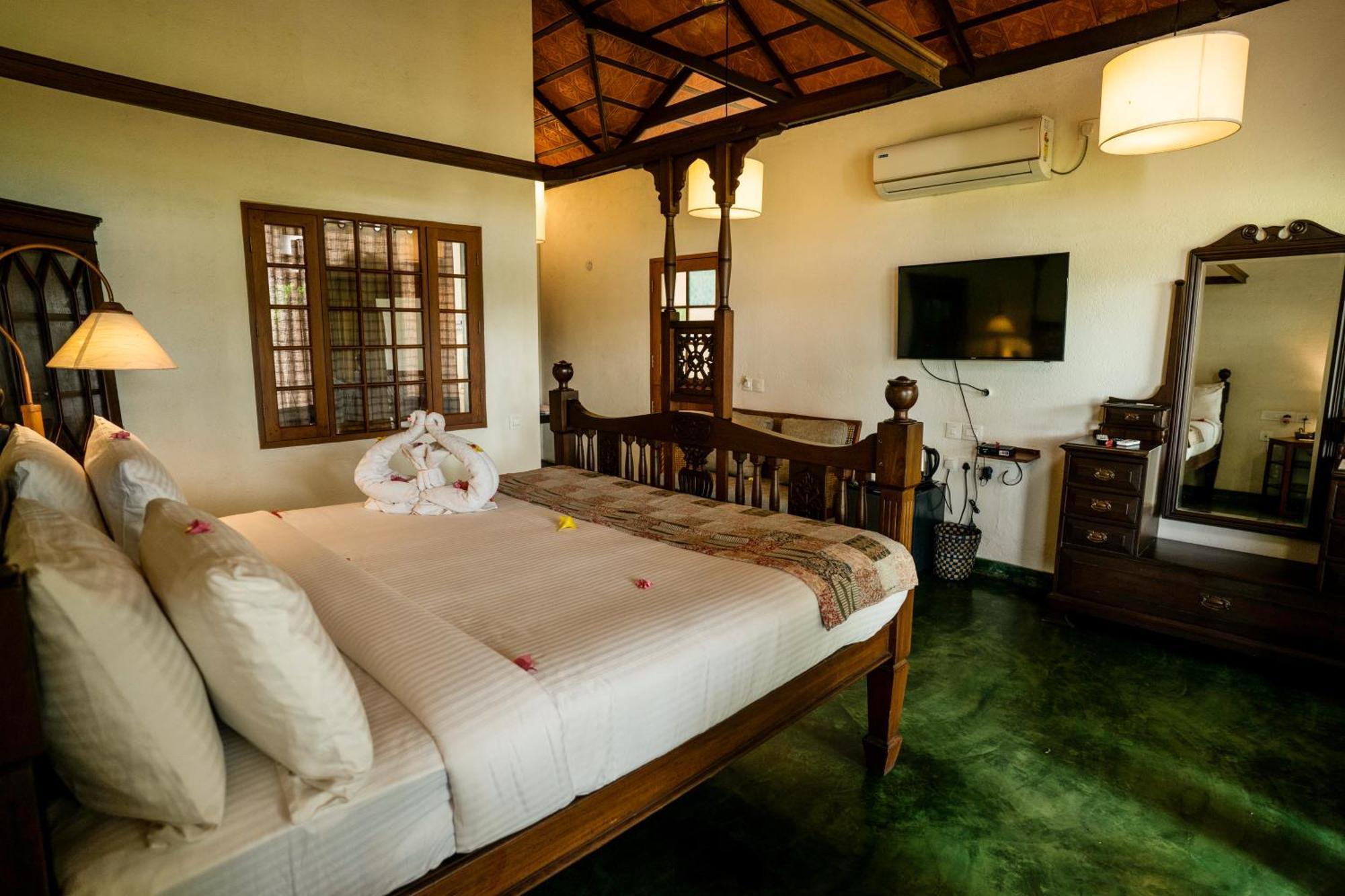 Cranganor History Cafe & Riverside Chateau North Paravur Exterior photo
