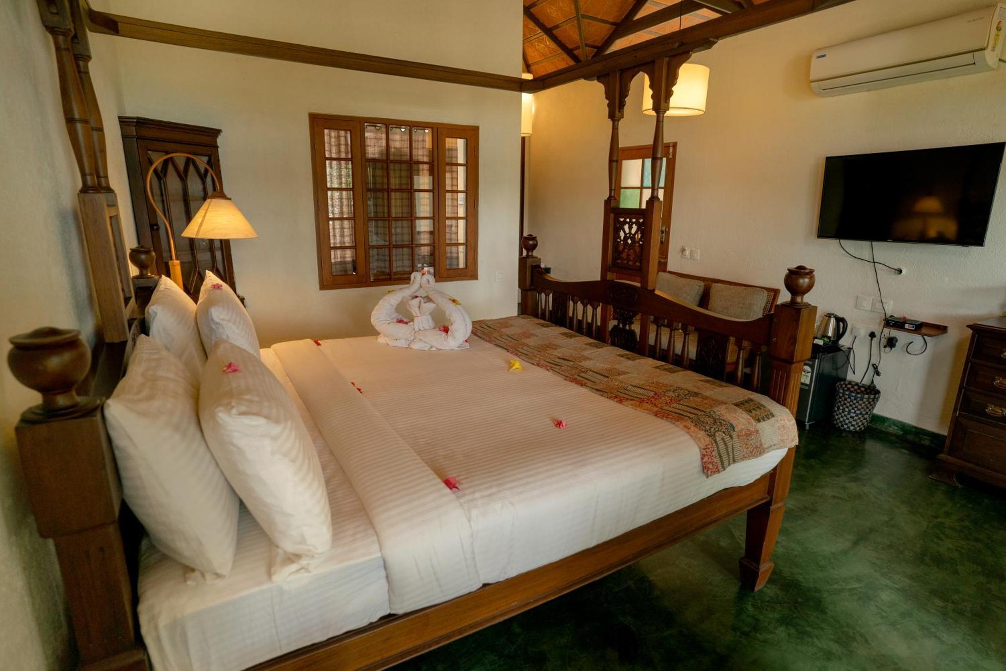 Cranganor History Cafe & Riverside Chateau North Paravur Exterior photo