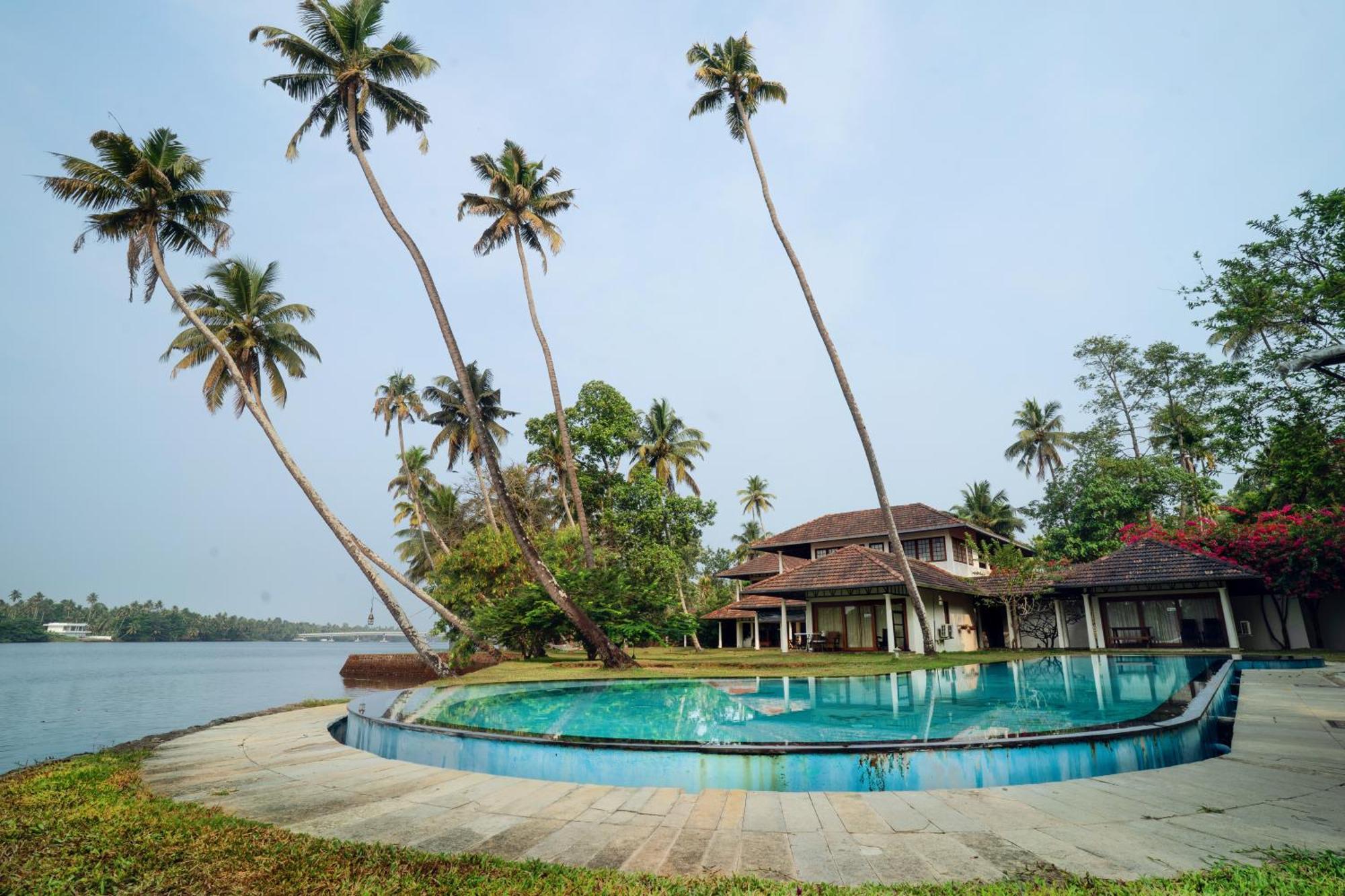Cranganor History Cafe & Riverside Chateau North Paravur Exterior photo