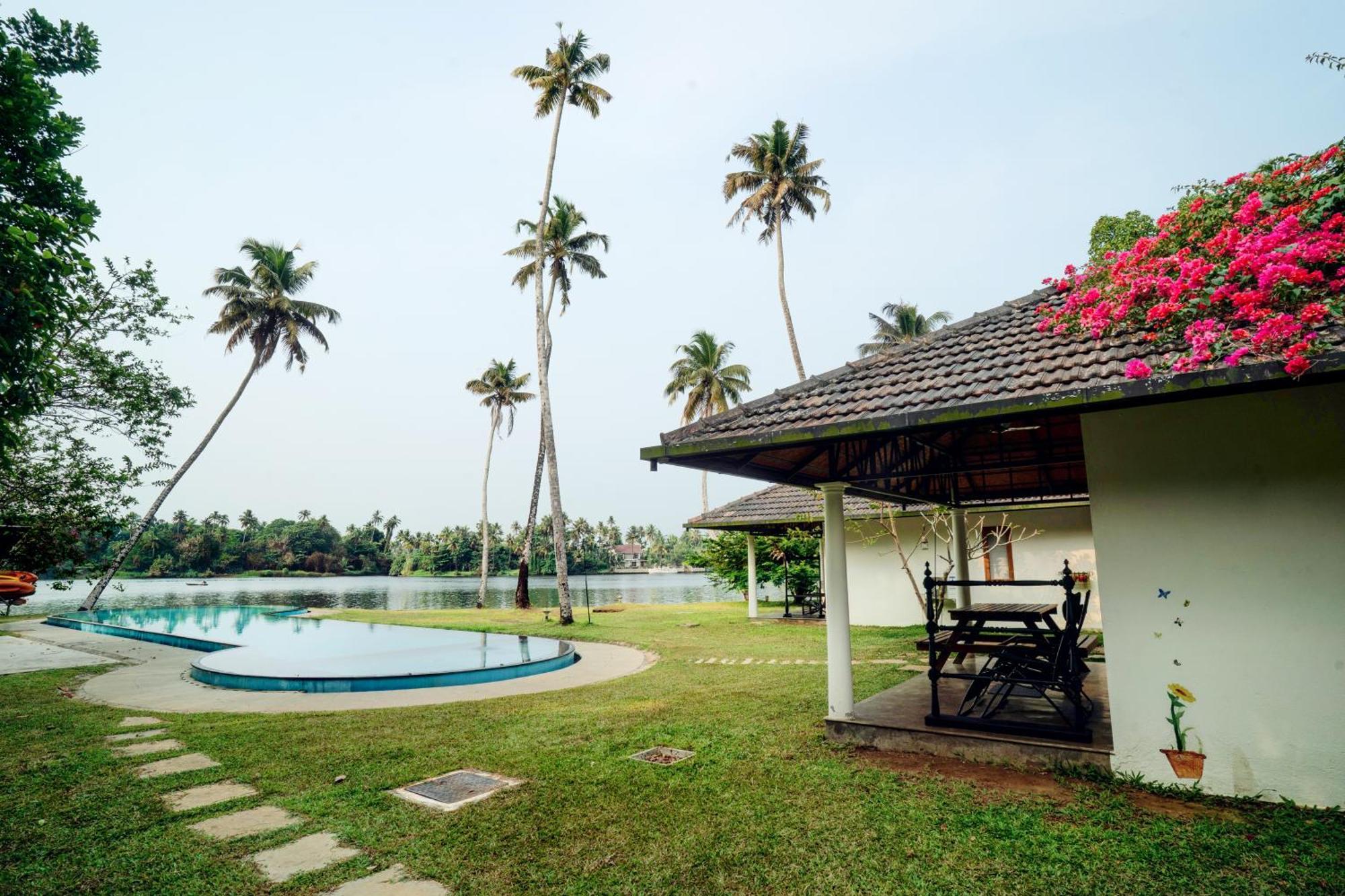 Cranganor History Cafe & Riverside Chateau North Paravur Exterior photo