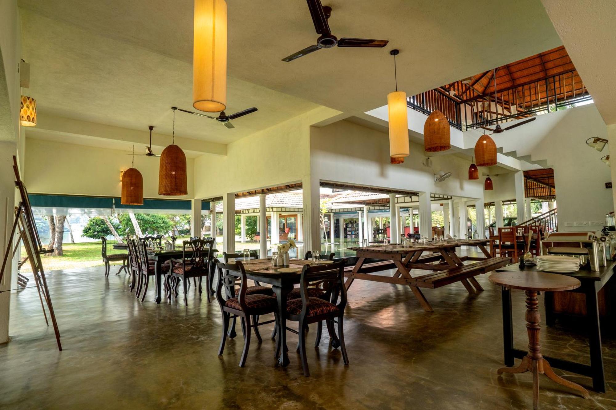 Cranganor History Cafe & Riverside Chateau North Paravur Exterior photo