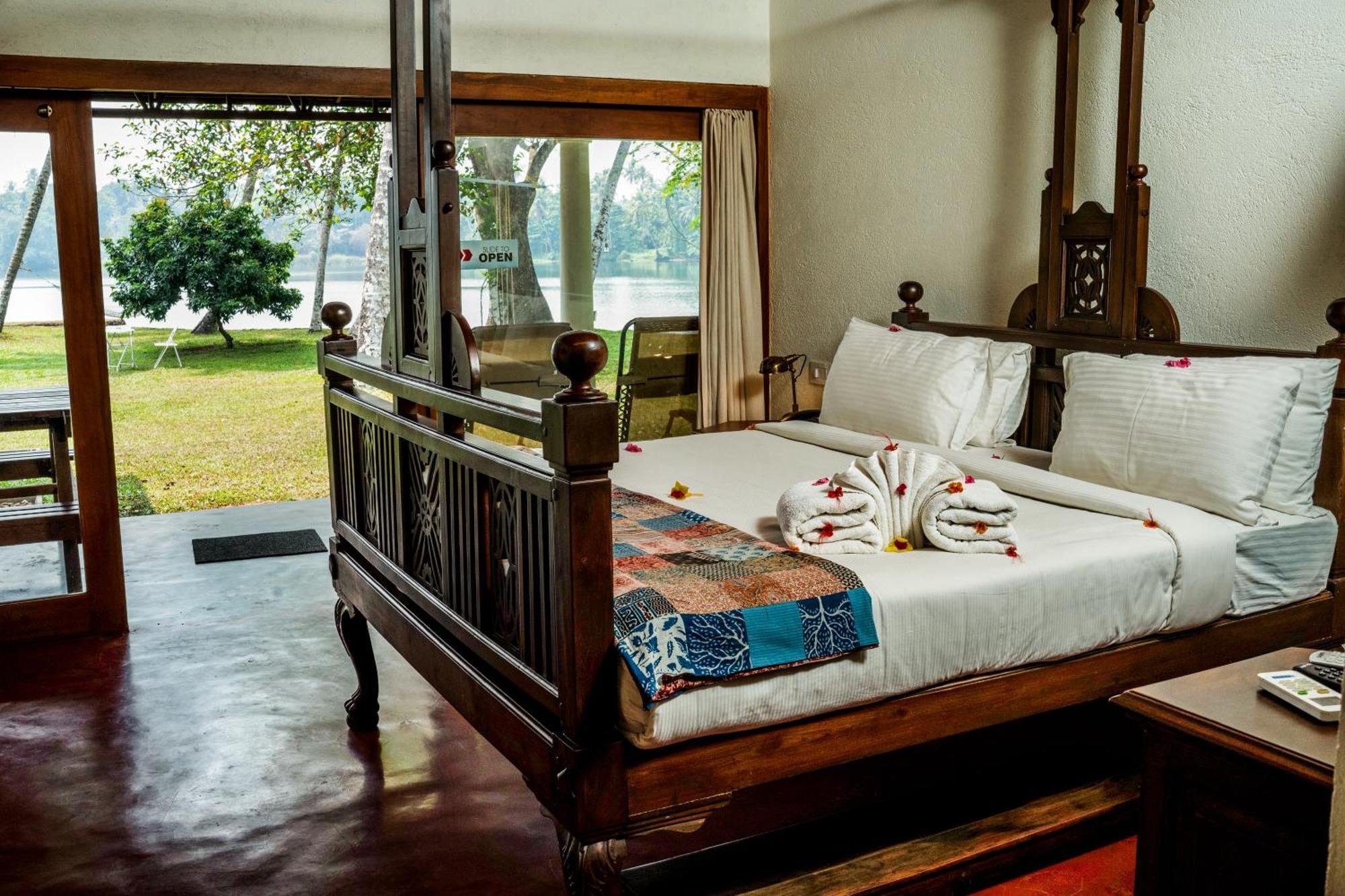 Cranganor History Cafe & Riverside Chateau North Paravur Exterior photo