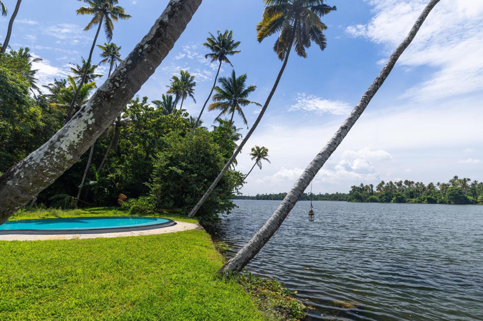 Cranganor History Cafe & Riverside Chateau North Paravur Exterior photo